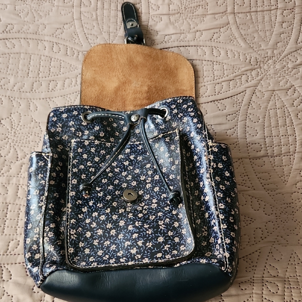 Patricia Nash Navy and Pale Pink Floral Backpack - Picture 3 of 12